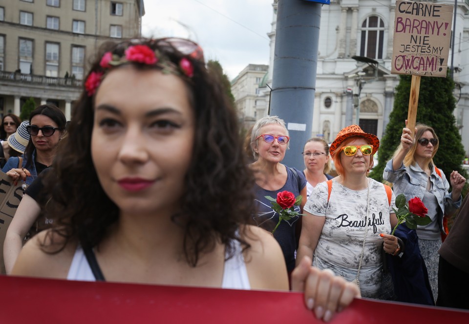 WARSZAWA MARSZ GODNOŚCI KOBIET (uczestnicy marszu)