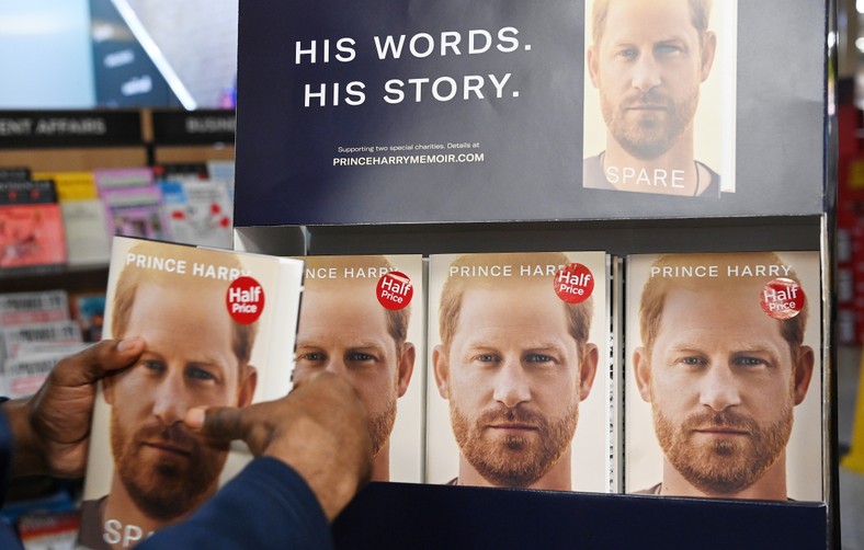 epa10397383_2 - epaselect BRITAIN LITERATURE PRINCE HARRY SPARE (UK launch of Prince Harry's memoir )