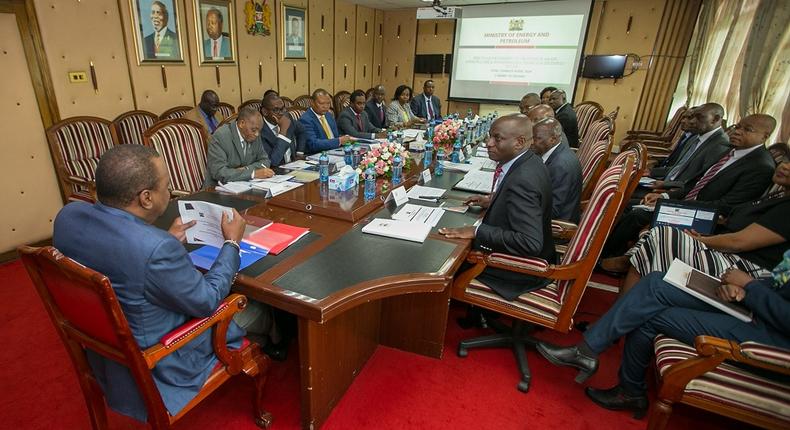 President Uhuru Kenyatta with Ministry of Energy officials during a briefing. (Business Today Kenya)