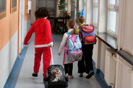 Eksperci: wirus powinien hamować mimo powrotu dzieci do szkół