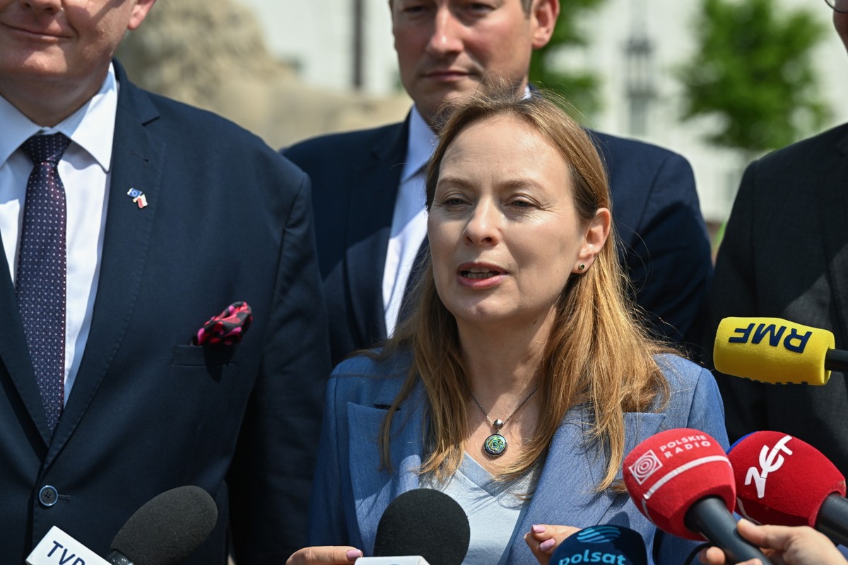 Prezydent podpisze ustawę zobowiązującą deweloperów do publikowania cen oferowanych mieszkań - przekazała w czwartek szefowa MFiPR Katarzyna Pełczyńska-Nałęcz po spotkaniu z Andrzejem Dudą