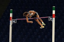 Duplantis pobił rekord Bubki, ale za swój wyczyn nie dostał... Ferrari