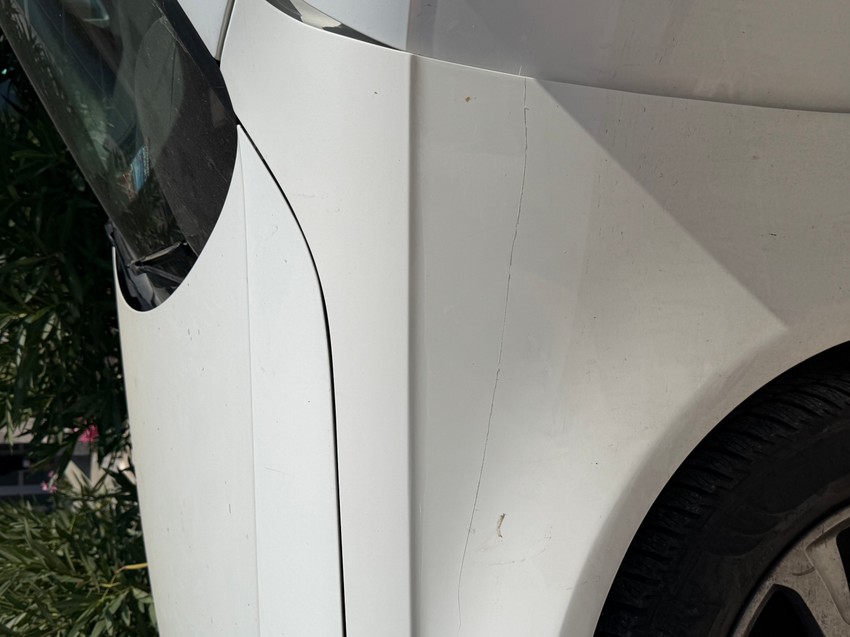 Porodici iz Srbije oštećen automobil na letovanju u Albaniji