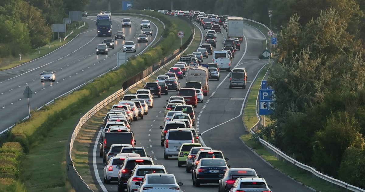 Felénél jár a kötelező biztosítási kampány, de már születtek rekordok – Van, akinek 205 ezer forintról 23 ezerre csökkent az éves díja