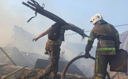 Atak na centrum handlowe w Krzemieńczuku. Pod gruzami znaleziono fragmenty ciał
