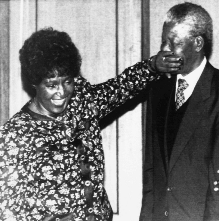 Winnie Mandela i Nelson Mandela w Londynie w 1990 roku