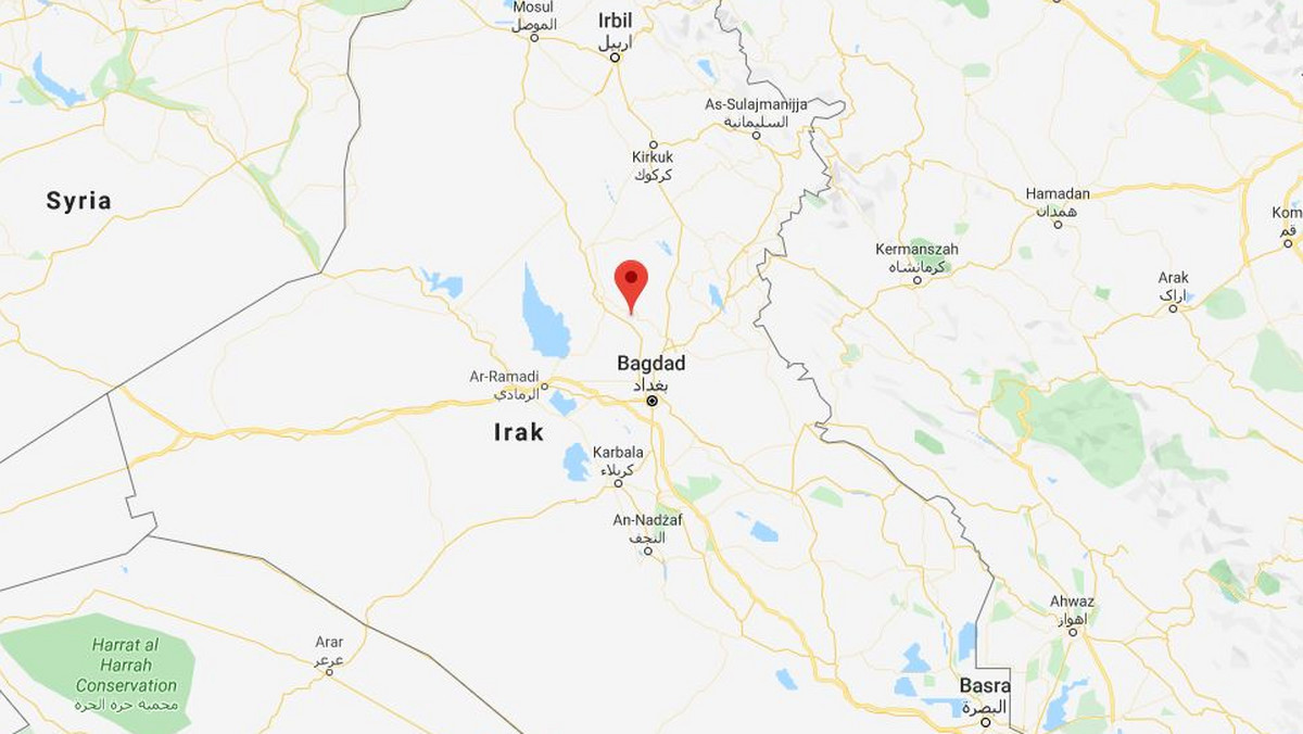 Kilka pocisków moździerzowych spadło w niedzielę na bazę lotniczą Al-Bakr koło miasta Balad w środkowym Iraku, która była wykorzystywana jako baza sił powietrznych USA. W momencie ostrzału w bazie znajdowało się 15 żołnierzy USA i jeden amerykański samolot.
