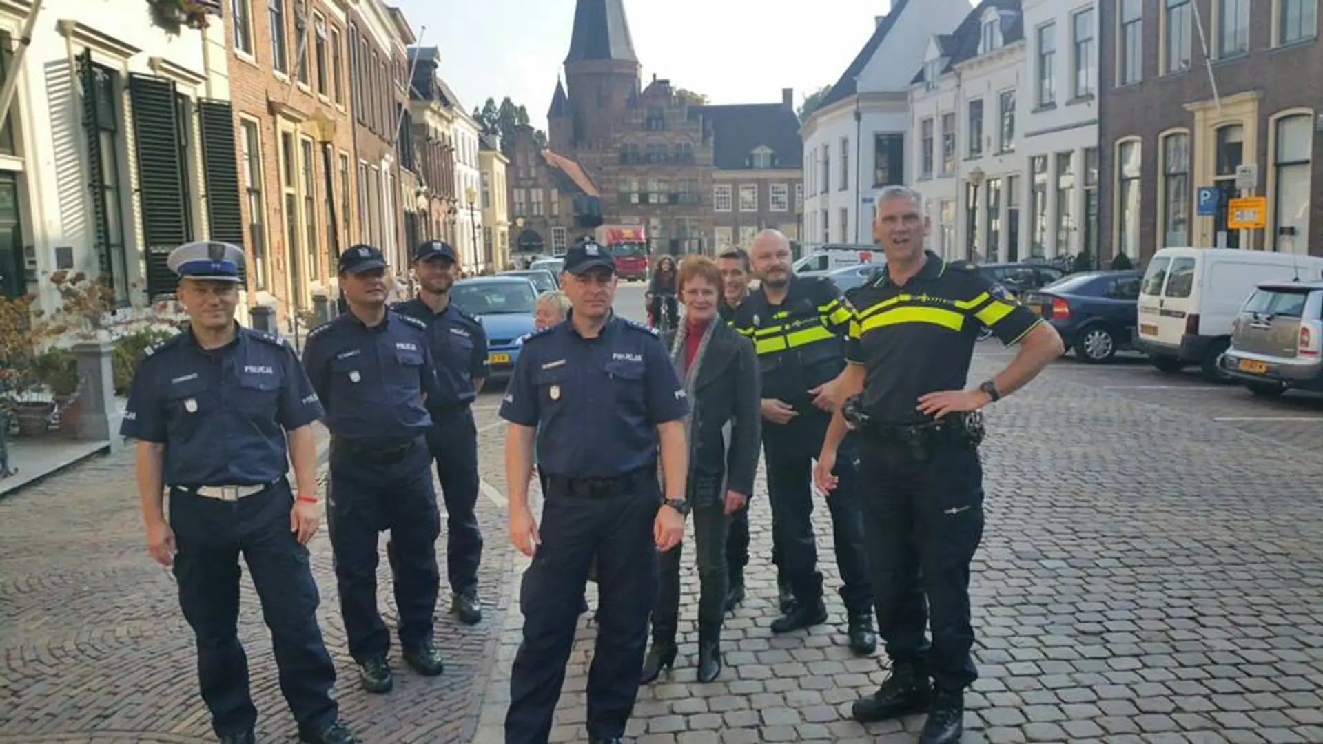 Polska policja uczy się dobrych manier w holenderskim cofeeshopie. "Opadły im szczęki"