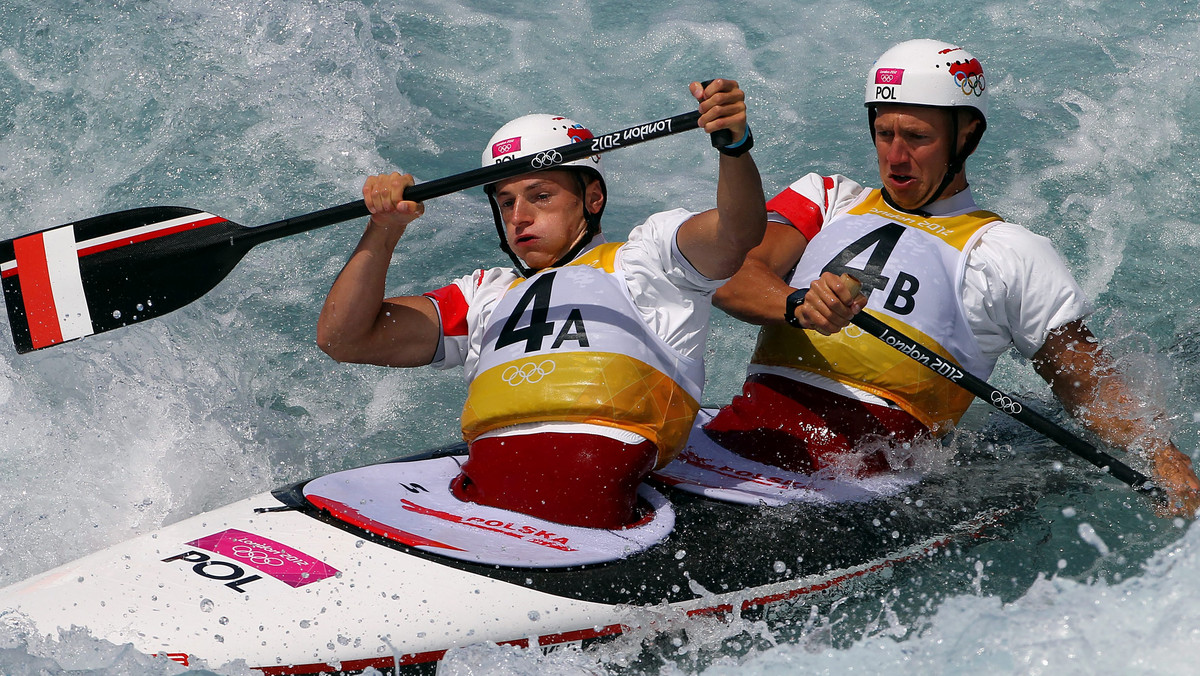 Kajakarze górscy Marcin Pochwała i Piotr Szczepański nie wytrzymali napięcia i zajęli 5. miejsce w finale konkurencji C2 podczas igrzysk olimpijskich w Londynie. Polacy rozpalili nadzieje kibiców po półfinale, w którym byli na 4. pozycji, ale w decydującym przejeździe poszło im słabo.