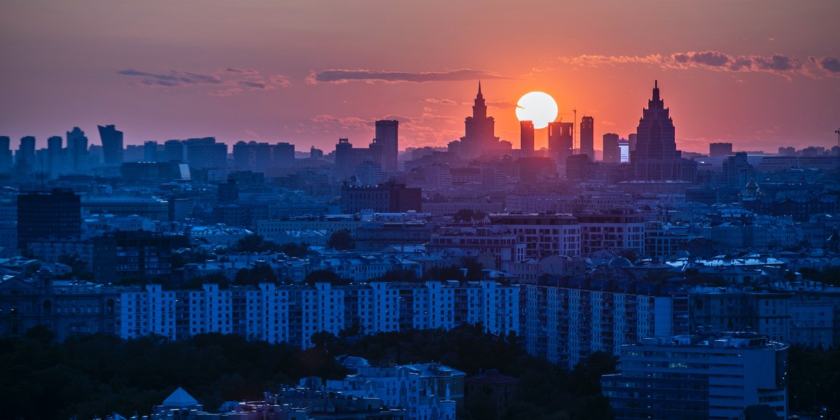 Według służb dyplomatycznych USA, Amerykanie powinni opuścić Rosję. Na zdjęciu panorama Moskwy.