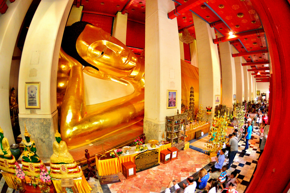 Budda w świątyni Wat Phra Non