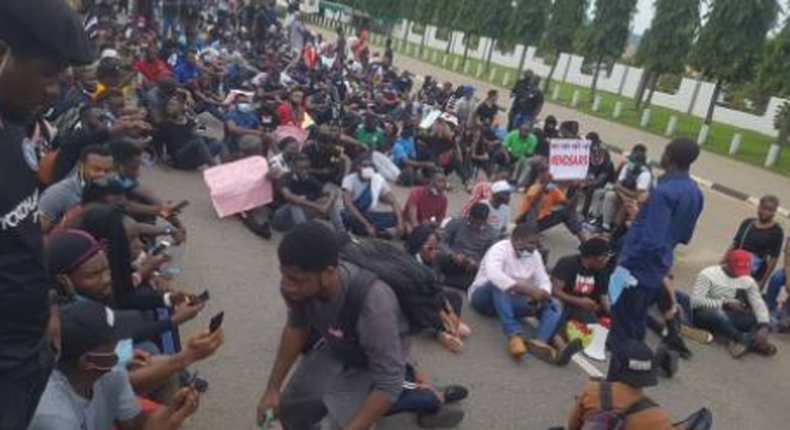 ENDSARS protesters at the Force Headquarters in Abuja. (TheNation)