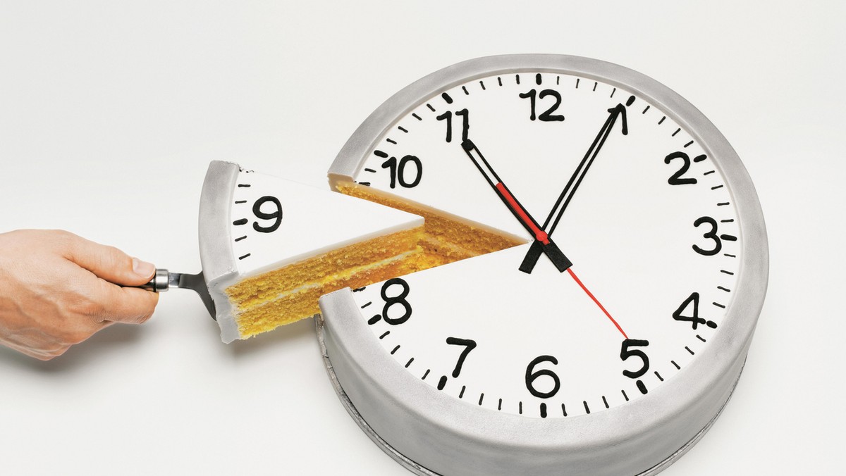 Clock shape cake, elevated view, close-up