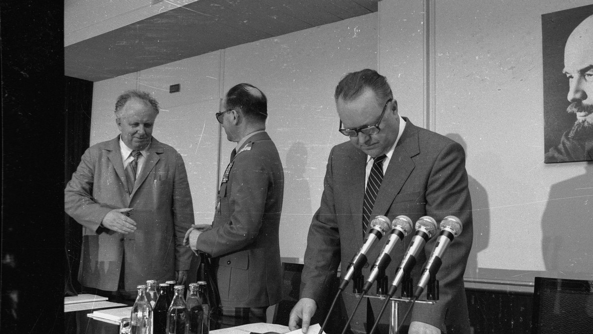 XI Plenum KC PZPR. Na zdjęciu od lewej: Stefan Olszowski, Wojciech Jaruzelski i Stanisław Kania Warszawa, czerwiec, 1981 r.