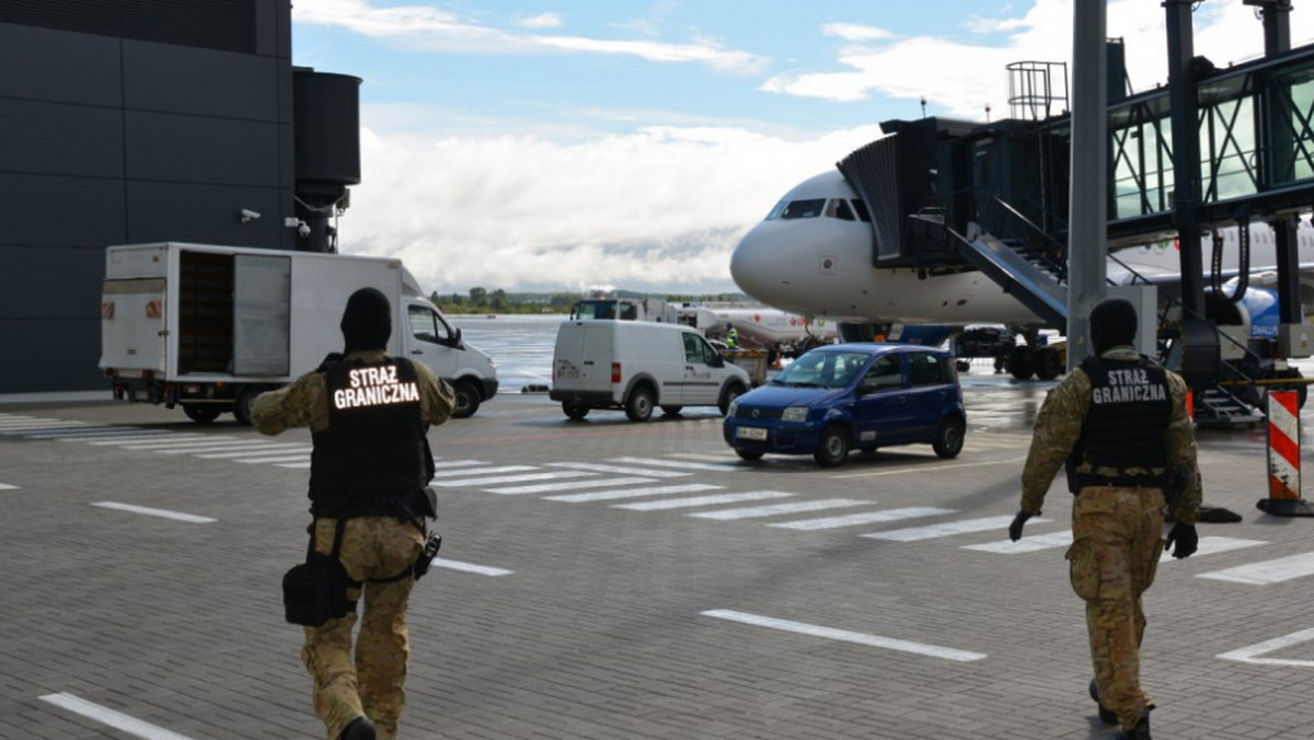 W ostatnich dniach funkcjonariusze Straży Granicznej zatrzymali na gdańskim lotnisku trzech mężczyzn i jedną kobietę, którzy byli poszukiwani listami gończymi. Od początku roku zanotowano tutaj 88 takich interwencji.