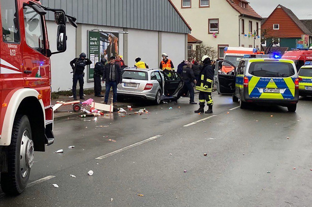 W Niemczech samochód wjechał w pochód karnawałowy. Jest wielu rannych