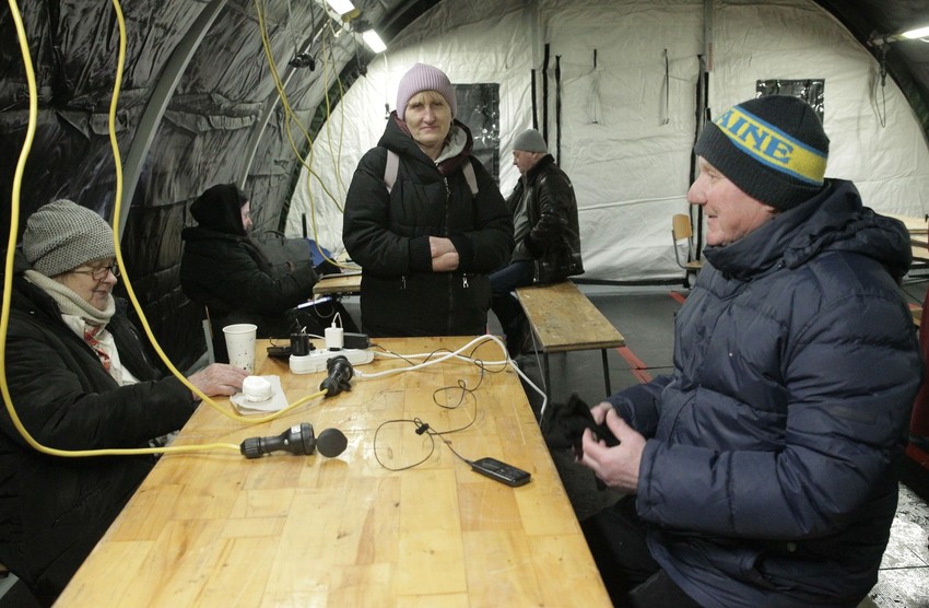 Stanovnici Kijeva u šatorima mogu da napune svoje mobilne telefone