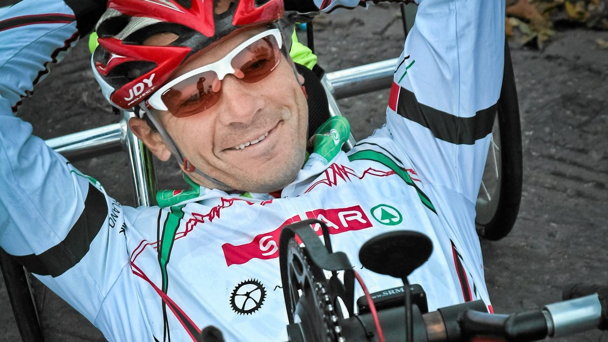 Rafał Wilk (Marma Start Szczecin) i Słowaczka Anna Oroszova zwyciężyli w 36. PZU Maratonie Warszawskim w rywalizacji na wózkach typu handbike. Dystans 42 km 195 m pokonało 27 niepełnosprawnych osób.