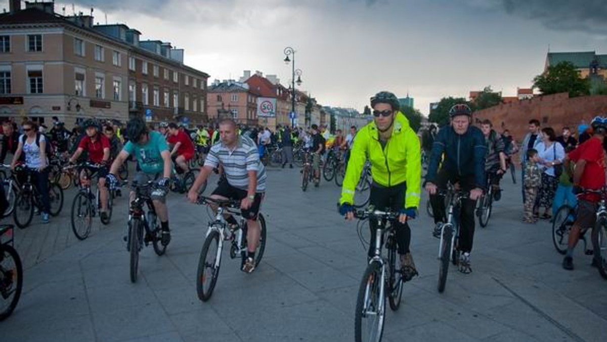 Night Biking kolejny raz czeka na katowickich rowerzystów. Nightskating, czyli nocny przejazd na rolkach, dobrze jest już znany mieszkańcom Katowic. Kilkuset, a czasem kilka tysięcy, rolkarzy przejeżdża co jakiś czas wieczorem przez miasto.