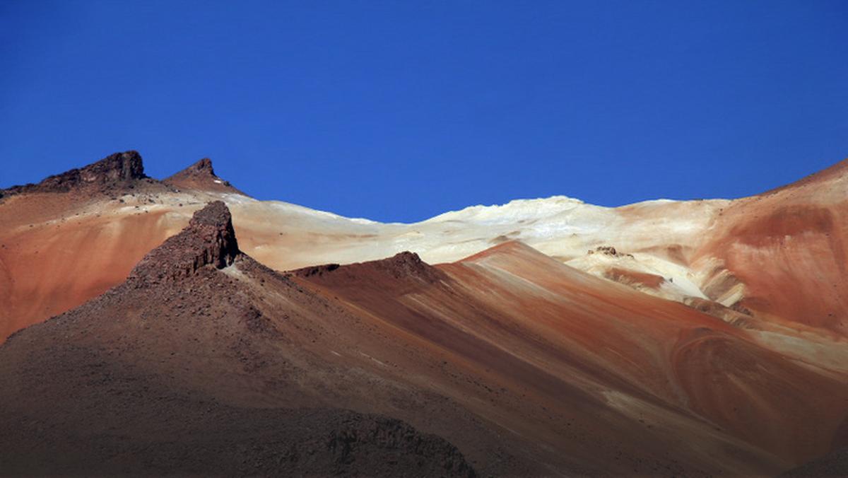 Boliwia - Andyjska Forteca. Malowane góry w Los Lipez, południowo-zachodniej części Altiplano