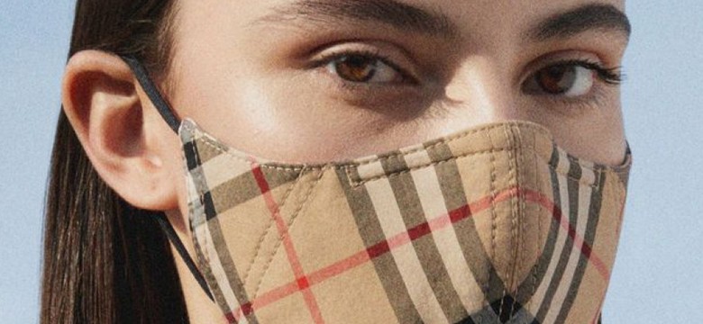 Fatalny efekt MASKNE. Co się dzieje ze skórą twarzy, na której długo nosi się maseczkę ochronną?