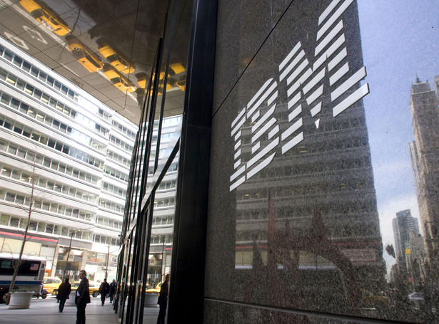 Komisja Europejska ogłosiła w poniedziałek wszczęcie dwóch śledztw przeciwko amerykańskiemu gigantowi informatycznemu IBM, podejrzewanemu o nadużywanie dominującej pozycji na rynku serwerów.