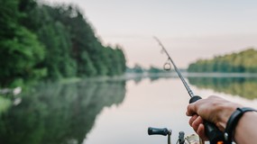 Czy można zabronić łowienia ryb na kąpielisku? Jest stanowisko RPO