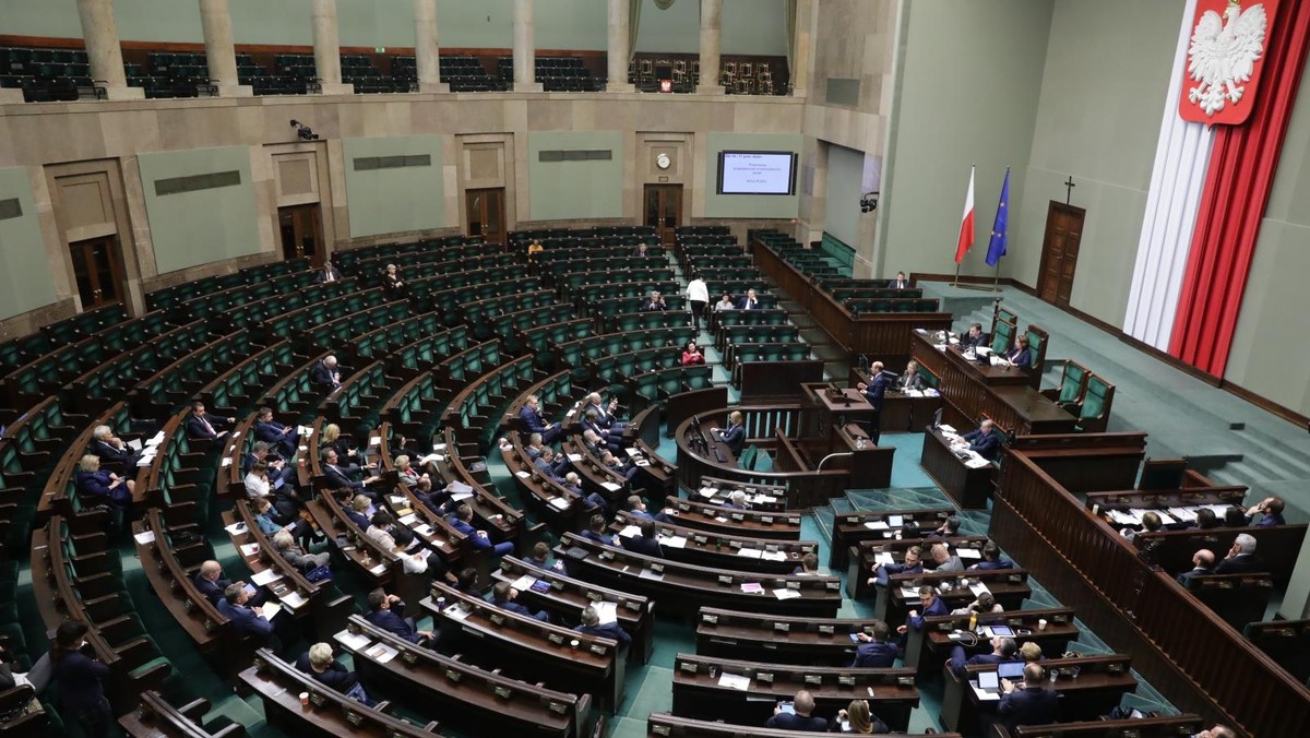 Borys Budka w sejmie - pustki na sali