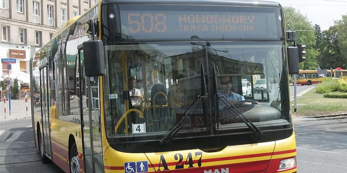 Wyrzucają z autobusu za rozmowę przez komórkę