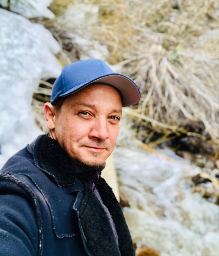 Herec Jeremy Renner.