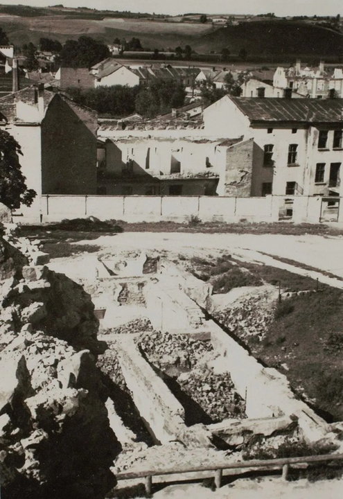 Plac podzamkowy, dawna łaźnia żydowska