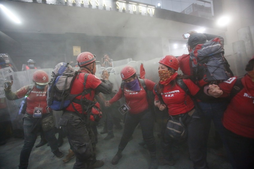 Policija je rasterivala demonstrante suzavcem