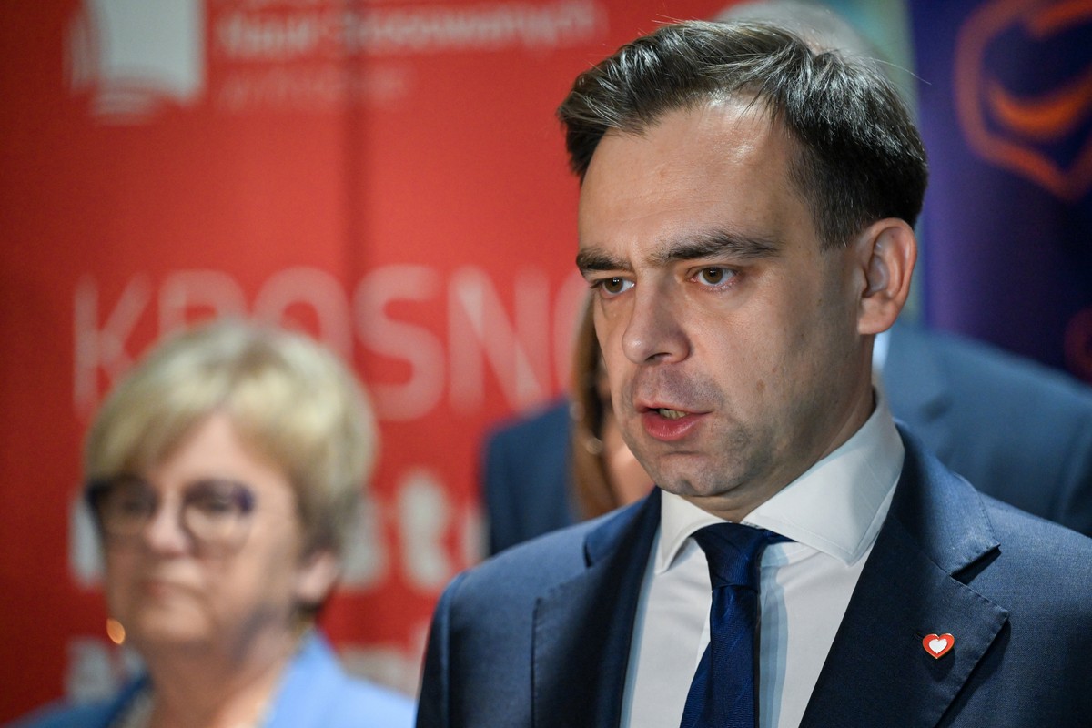 Stopy procentowe a portfele Polaków. Domański: Mniejsze zakupy, większe oszczędności
