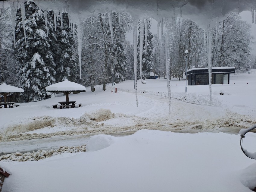Zavejan hotel "Dobre vode" na Goču
