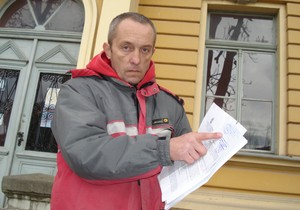 538899_nis12-dejan-labovioc-iz-aleksinca-poceo-strajk-gladju-ispred-suda-u-aleksincu-foto-branko-janackovic