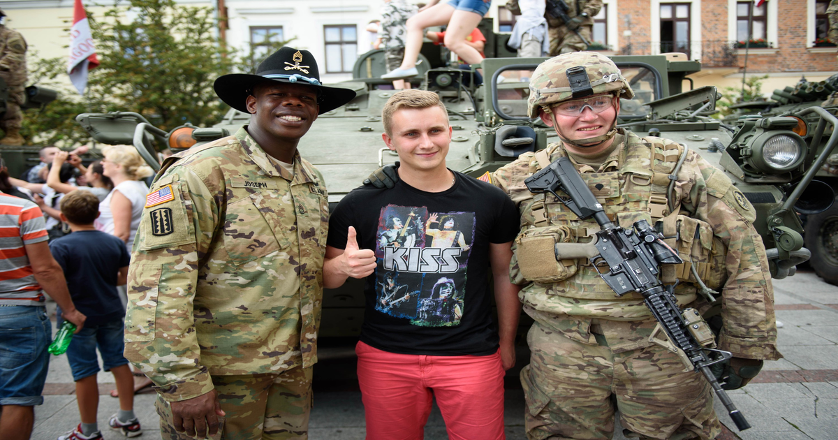 Sondaż: 64% Polaków wierzy w pomoc USA przy ataku Rosji