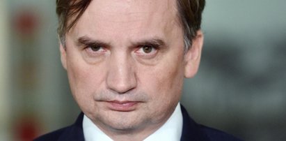 Bliski współpracownik Zbigniewa Ziobry przekazał niepokojące informacje. "Walczy o życie"