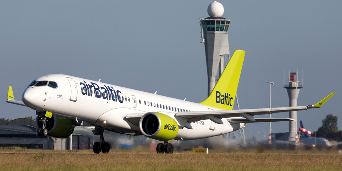 AirBaltic to łotewskie linie lotnicze, które powstały w 1995 r. Wkrótce chcą obsługiwać połączenia tylko jednym typem samolotu - Airbusem A220-300