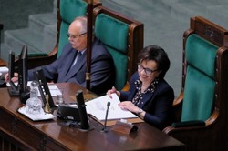 Nietypowe posiedzenie Sejmu. Śmiech i "głupawka" marszałek Witek [WIDEO]