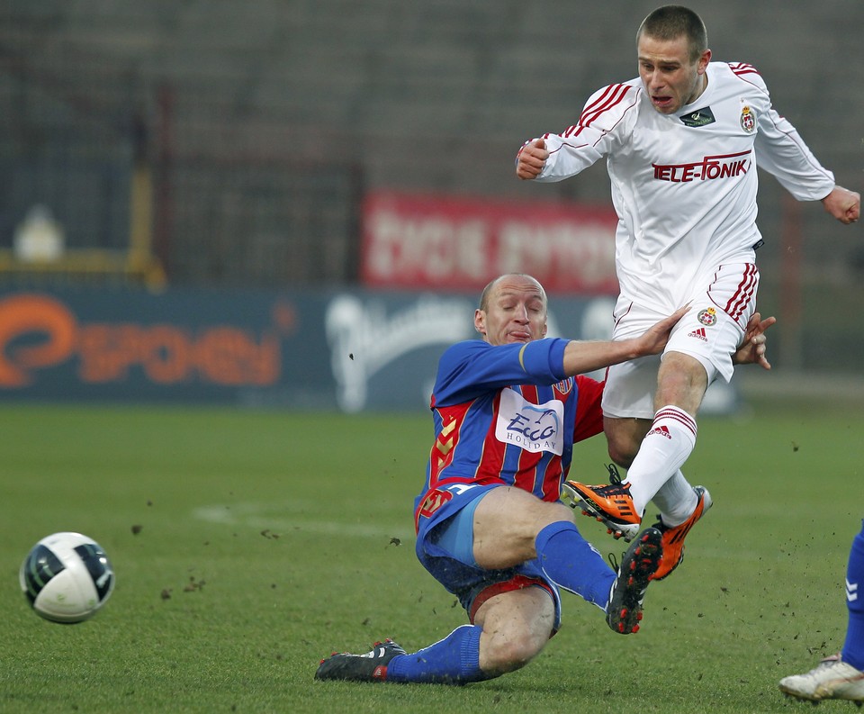 PIŁKARSKA EKSTRAKLASA POLONIA BYTOM KONTRA WISŁA KRAKÓW