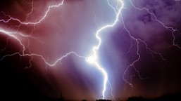 nadchodzi ekstremalna pogoda. imgw ostrzega przed potężnymi ulewami. m