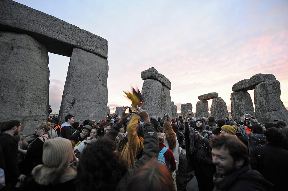 BRITAIN SUMMER SOLSTICE (Summer solstice at Stonehenge)