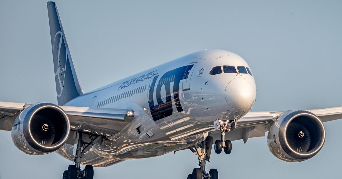 UOKiK stawia zarzuty Polskim Liniom Lotniczym LOT: problemy z reklamacjami bagażu i naruszaniem praw pasażerów