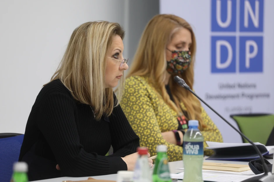 Sandra Dokić (Levo)