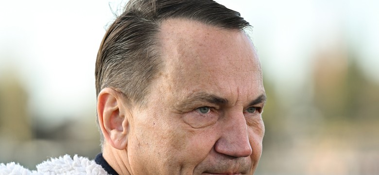 Sikorski nie podał ręki Cenckiewiczowi. Minister wyjaśnił, dlaczego tego nie zrobił
