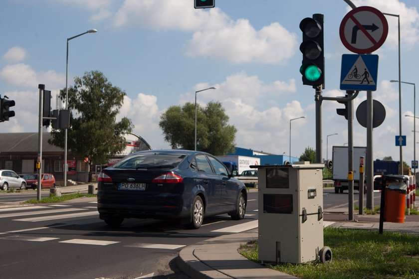 Samochód przy fotoradarze