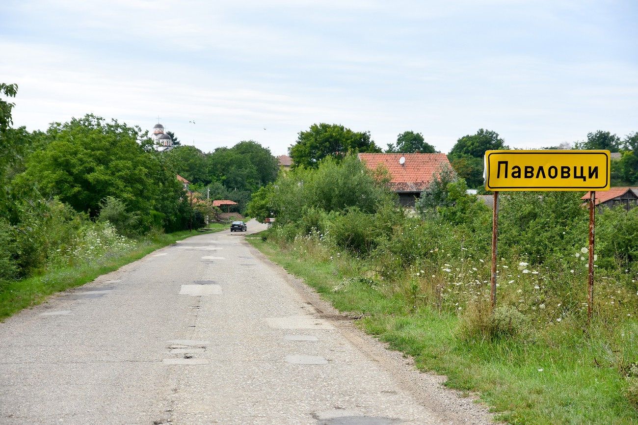 U ovom vojvođanskom mestu ima 6 đaka, ali je prava jagma za zemljom. Kupuje je sam sportski i estradni &#34;krem&#34;, kvadrat je sa 500 evra otišao na 2.200, a tajna je u jezeru