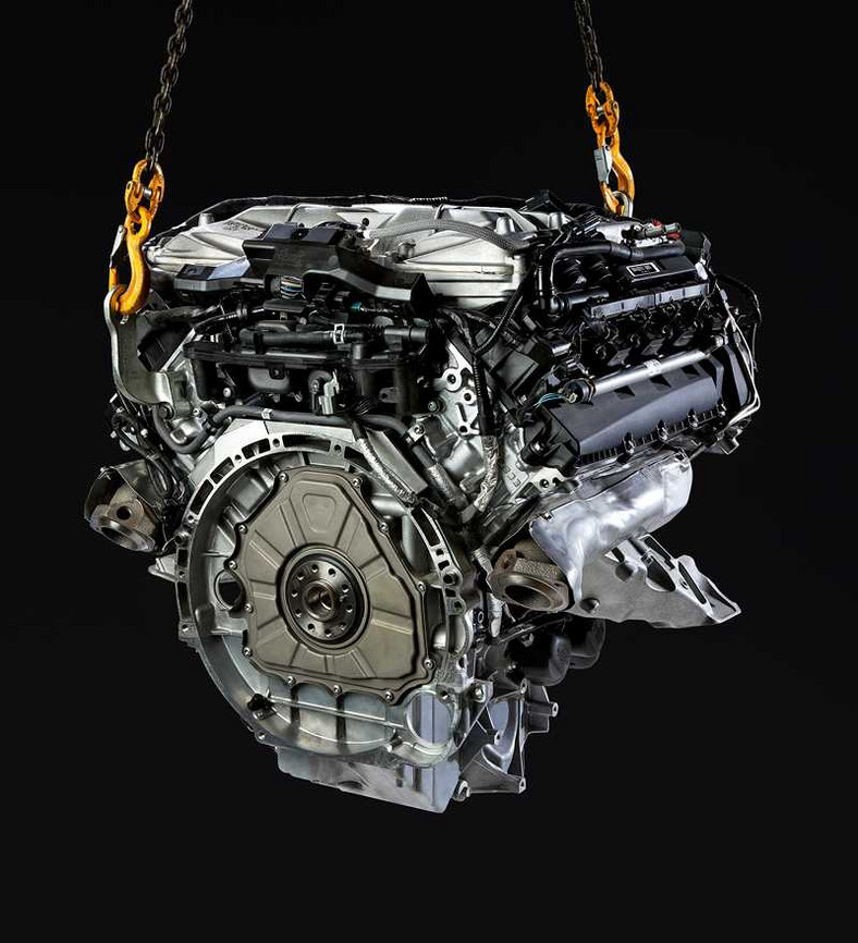 Range Rover Sport – mocniejsze silniki w odmłodzonej terenówce