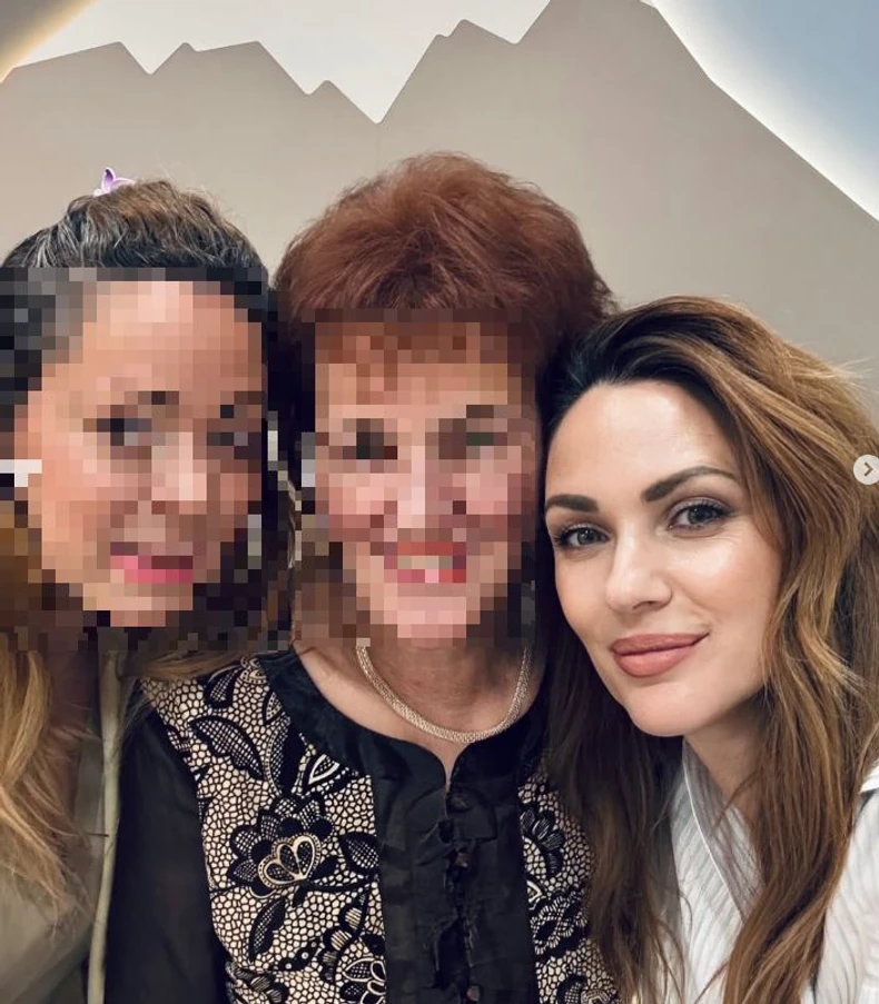 Bojana Barović sa sestrom