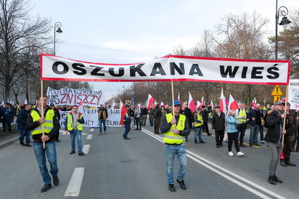 Po 35 latach transformacji polski rolnik stał się farmerem. Teraz czuje się zagrożony